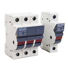 کلید فیوز سیلندری یک نوع کلید حفاظتی است که برای حفاظت از مدارهای الکتریکی در برابر اضافه بار و اتصال کوتاه استفاده می‌شود. این فیوزها معمولاً در شکل استوانه‌ای یا سیلندری هستند و داخل یک محفظه از جنس شیشه یا پلاستیک قرار دارند.